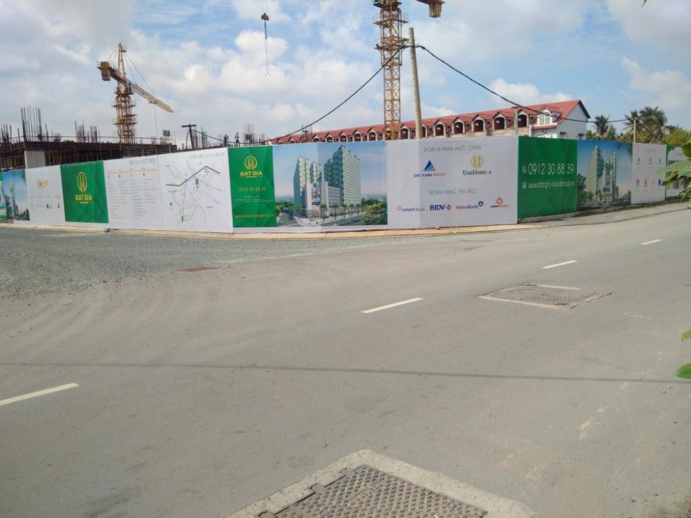 Khuôn viên xanh và đường đi bộ nội khu