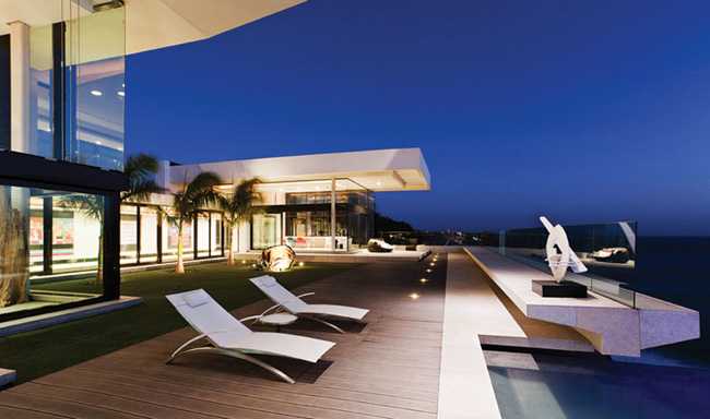 Quang cảnh khu vực biệt thự và hồ bơi