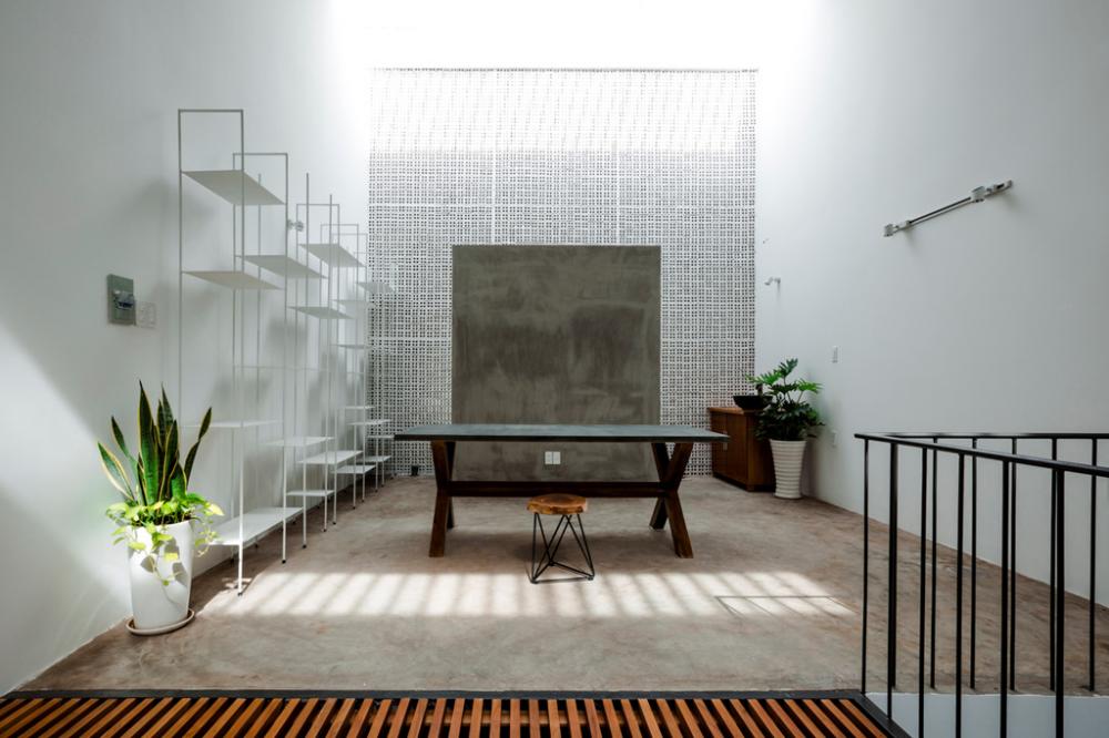 Thiết kế cũng rất hài hòa với khu vực làm việc vốn đòi hỏi sự yên tĩnh. thiết kế nội thất nhà phố