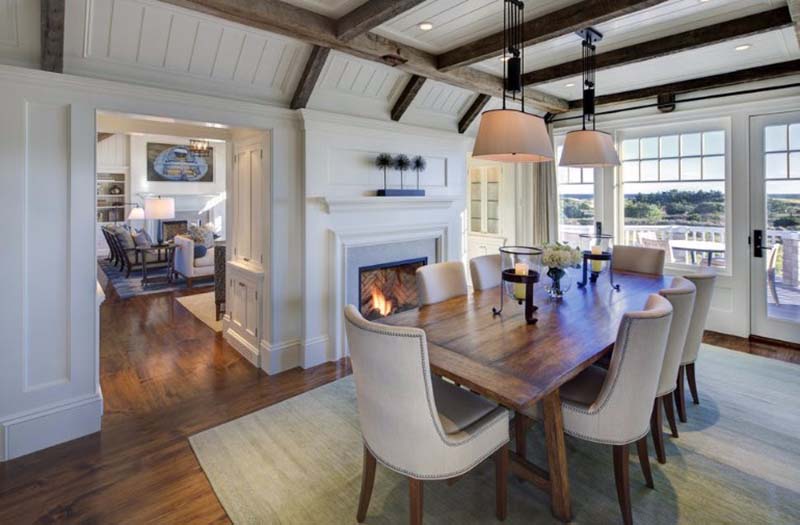 Đèn trang trí còn được chọn dựa trên kích thước và kiểu sáng của bộ bàn ăn đồ trang trí nhà đẹp