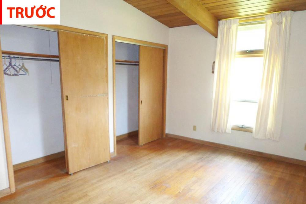 Cánh cửa của tủ tường đã xập xệ theo thời gian cải tạo căn hộ