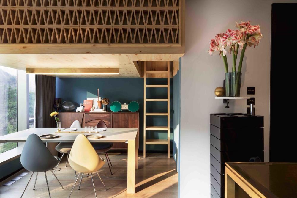 Phòng ngủ được thiết kế trên gác xép, bên dưới là khu ăn uống Nhà nhỏ 20m2