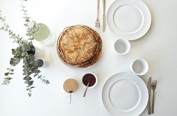 Một vài món tráng miệng, đồ uống trên bàn món tráng miệng