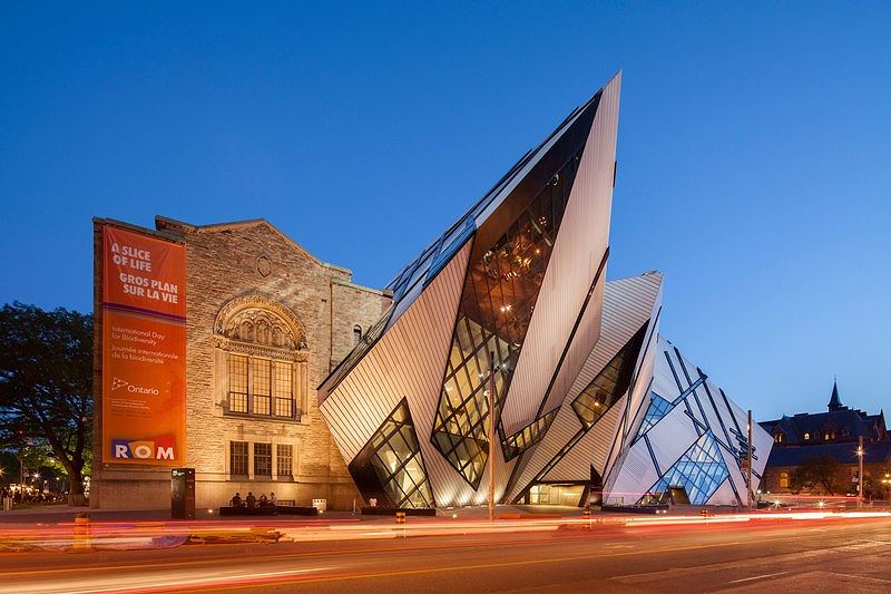 Ảnh chụp mặt tiền của bảo tàng hoàng gia Ontario (Canada) Tòa nhà lịch sử