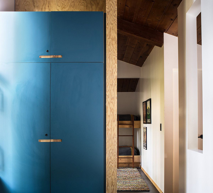 Trong ảnh là Ngôi nhà gỗ sinh động