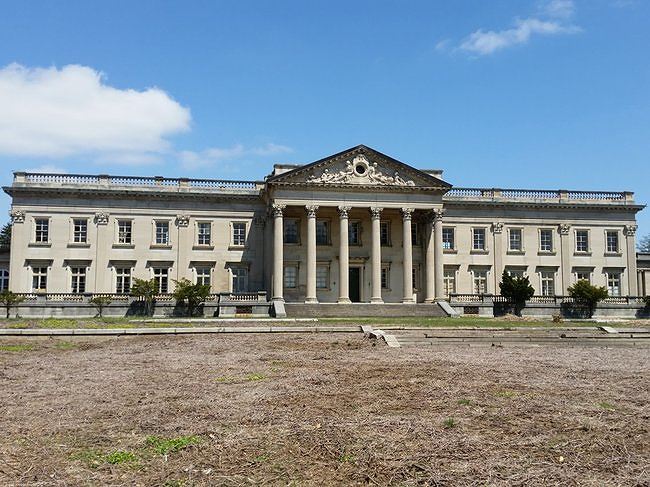 Trong ảnh là Lynnewood Hall, một cung điện Gilded Age với 110 phòng tại Philadelphia (Mỹ) kiến trúc cổ