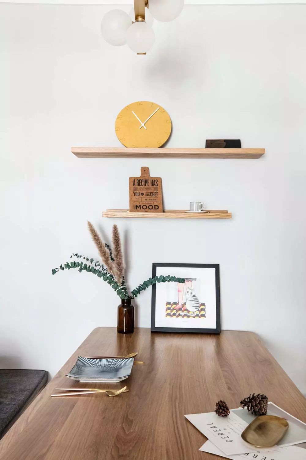 Kệ trưng bày vật dụng trang trí. kệ trưng bày