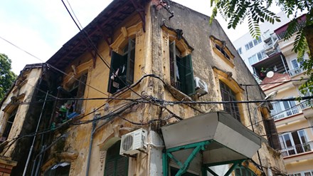 Hà Nội: nhà chờ sập vẫn ngang nhiên tồn tại nhà cũ, cổ chờ sập