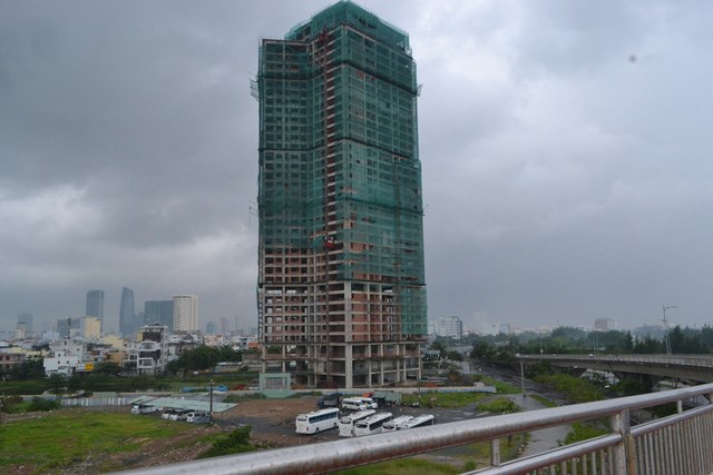 Sau hơn 8 năm từ ngày khởi công, dự án mới chỉ có một tòa tháp dự án chậm tiến độ