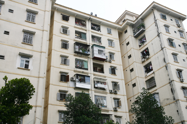 Khu nhà 9 tầng hiện đại này cũng xuất hiện "chuồng cọp" Chuồng cọp bủa vây chung cư