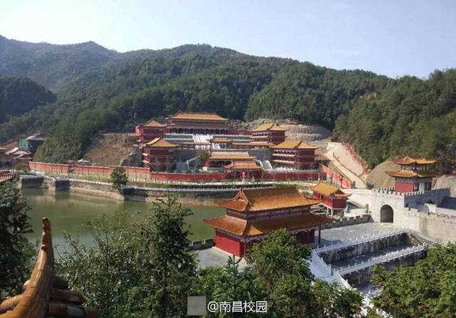 Bất ngờ với ngôi trường đại học đẹp như Tử Cấm Thành