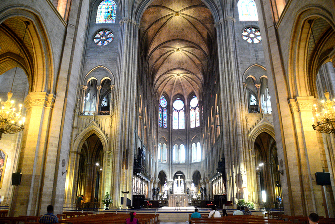 Kiến trúc tuyệt đẹp bên trong nhà thờ Đức Bà Paris