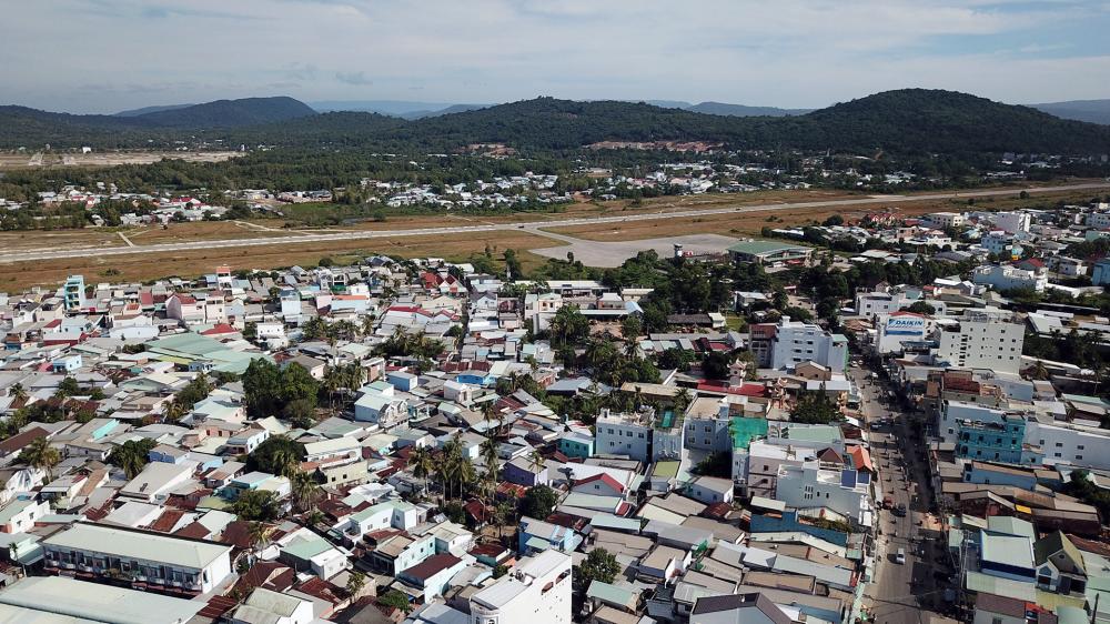 Giá đất khu vực sân bay cũ tại thị trấn Dương Đông lên cao những ngày qua Giá đất tại thị trấn Dương Đông