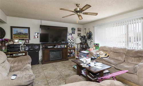 Nhà mới xây nhưng cũ kỹ do bố mẹ tôi không đồng ý mua nội thất mới