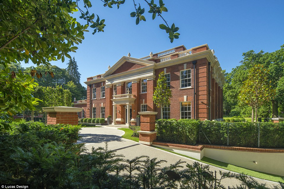 Cận cảnh dinh thự 17 triệu bảng Anh có chỗ đỗ ô tô trong nhà