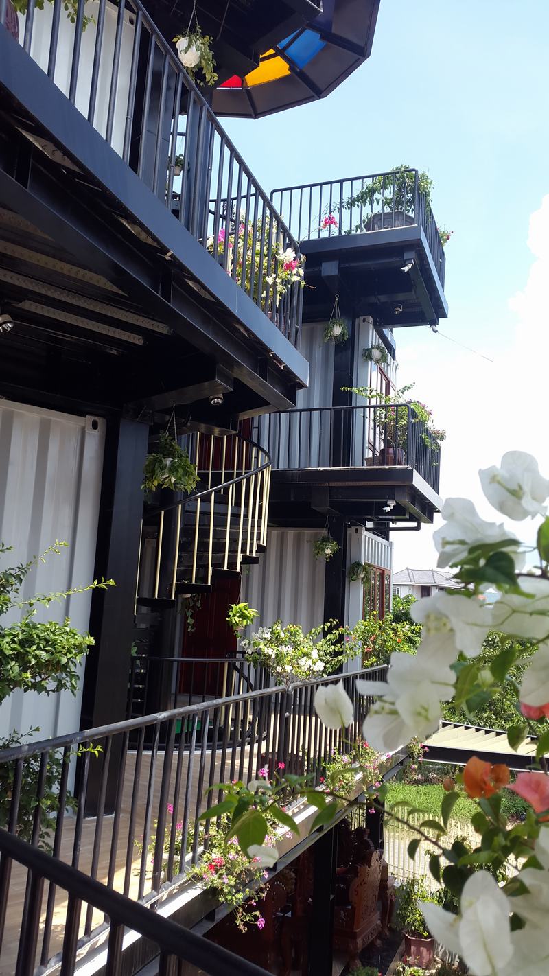 Khách sạn container