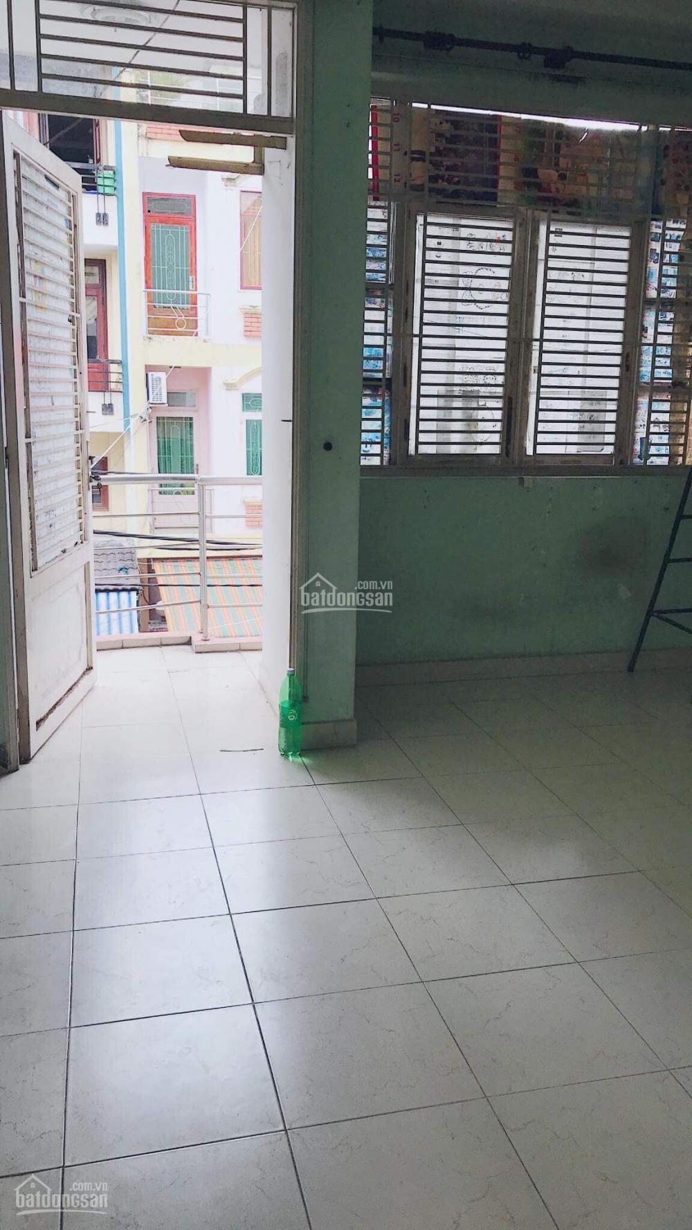 Phòng đúc đẹp thoáng mát,cửa sổ,toilét riêng Phòng đúc đẹp thoáng mát,cửa sổ,toilét riêng