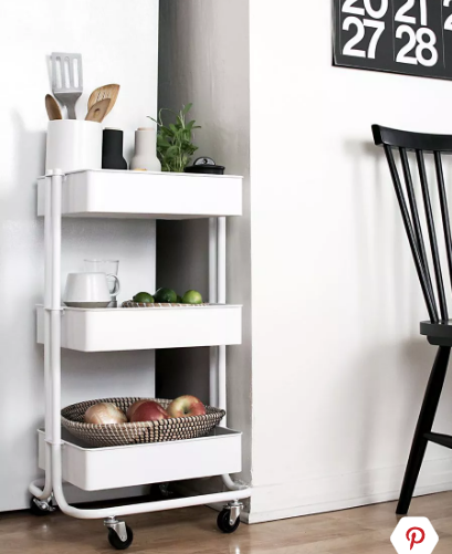 Những chiếc giá vừa là nơi để đồ ăn vừa là vật trang trí cho căn bếp trang trí phòng bếp