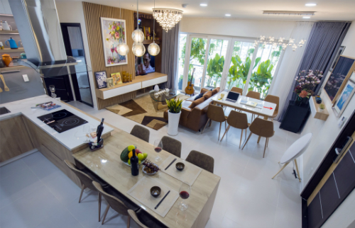 Bàn ăn đa năng mở rộng tối đa không gian tiếp khách cho căn hộ Sài Gòn