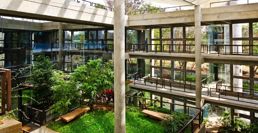 Khám phá khu vườn nhiệt đới trong tòa văn phòng ở Ấn Độ