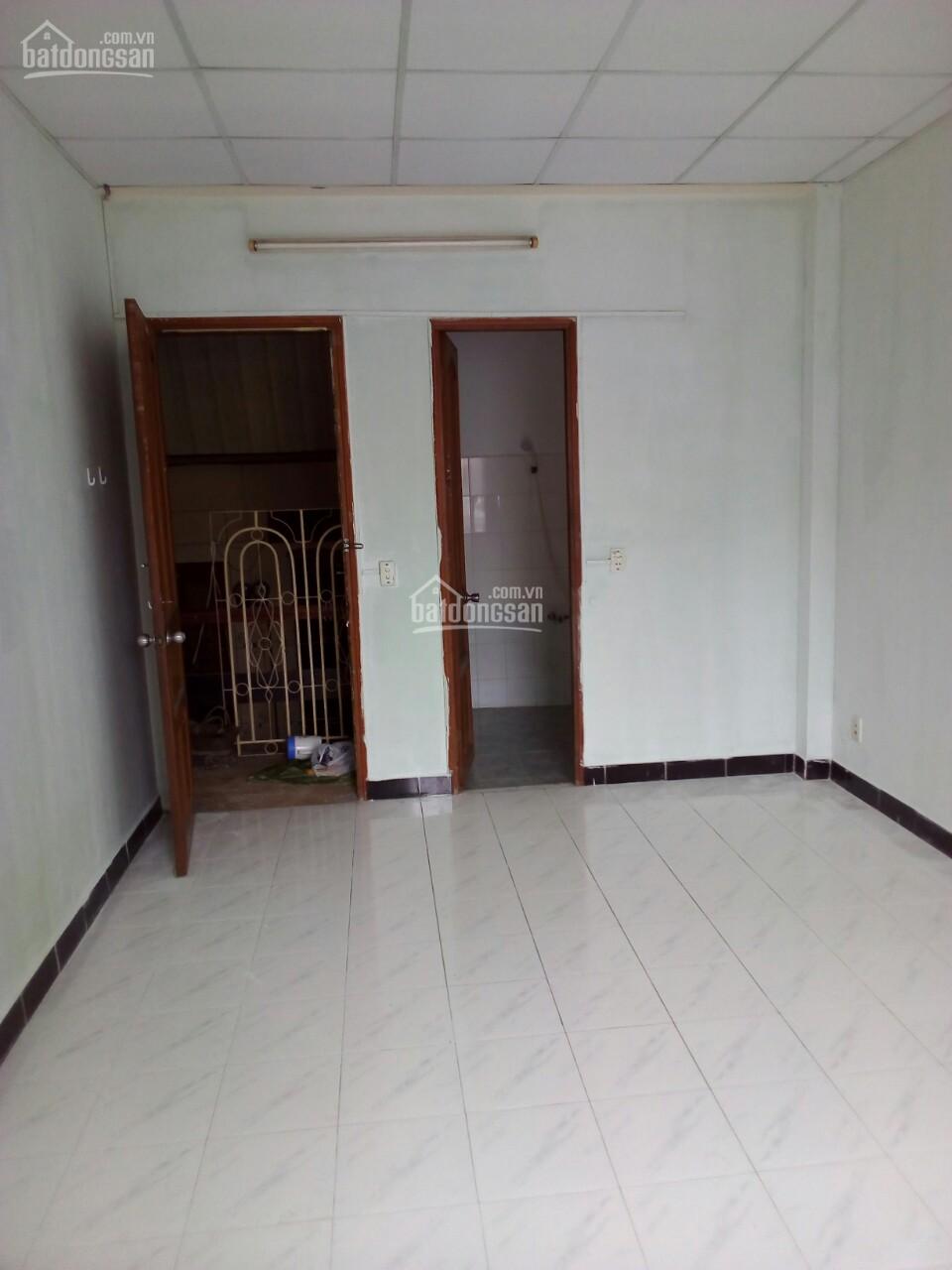 Phòng có ban công, wc riêng- 122 bạch đằng, gần cv gia định, giá 2.7 triệu- 3.7 triệu Phòng có ban công, wc riêng- 122 bạch đằng, gần cv gia định, giá 2.7 triệu- 3.7 triệu