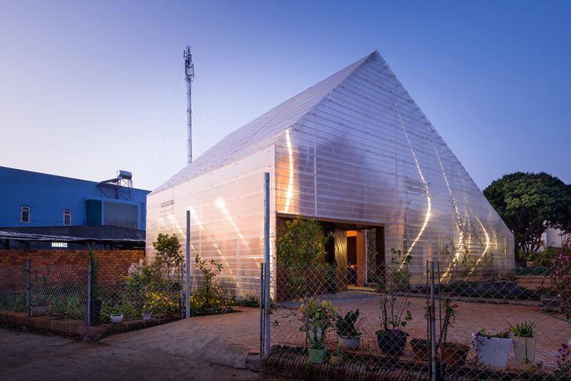 Cải tạo ngôi nhà bỏ hoang 20 năm thành không gian sống tuyệt đẹp