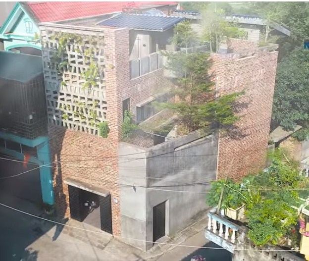 Ngôi nhà sử dụng gạch xây không trát mộc mạc đón nắng