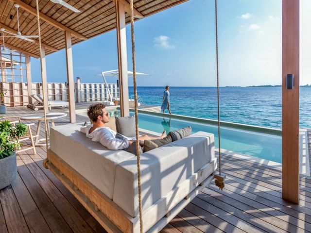 Ảnh chụp góc thư giãn của một căn hộ tại khu nghỉ dưỡng khách sạn đẹp mắt