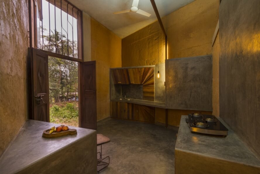 ngôi nhà độc đáo làm từ bùn