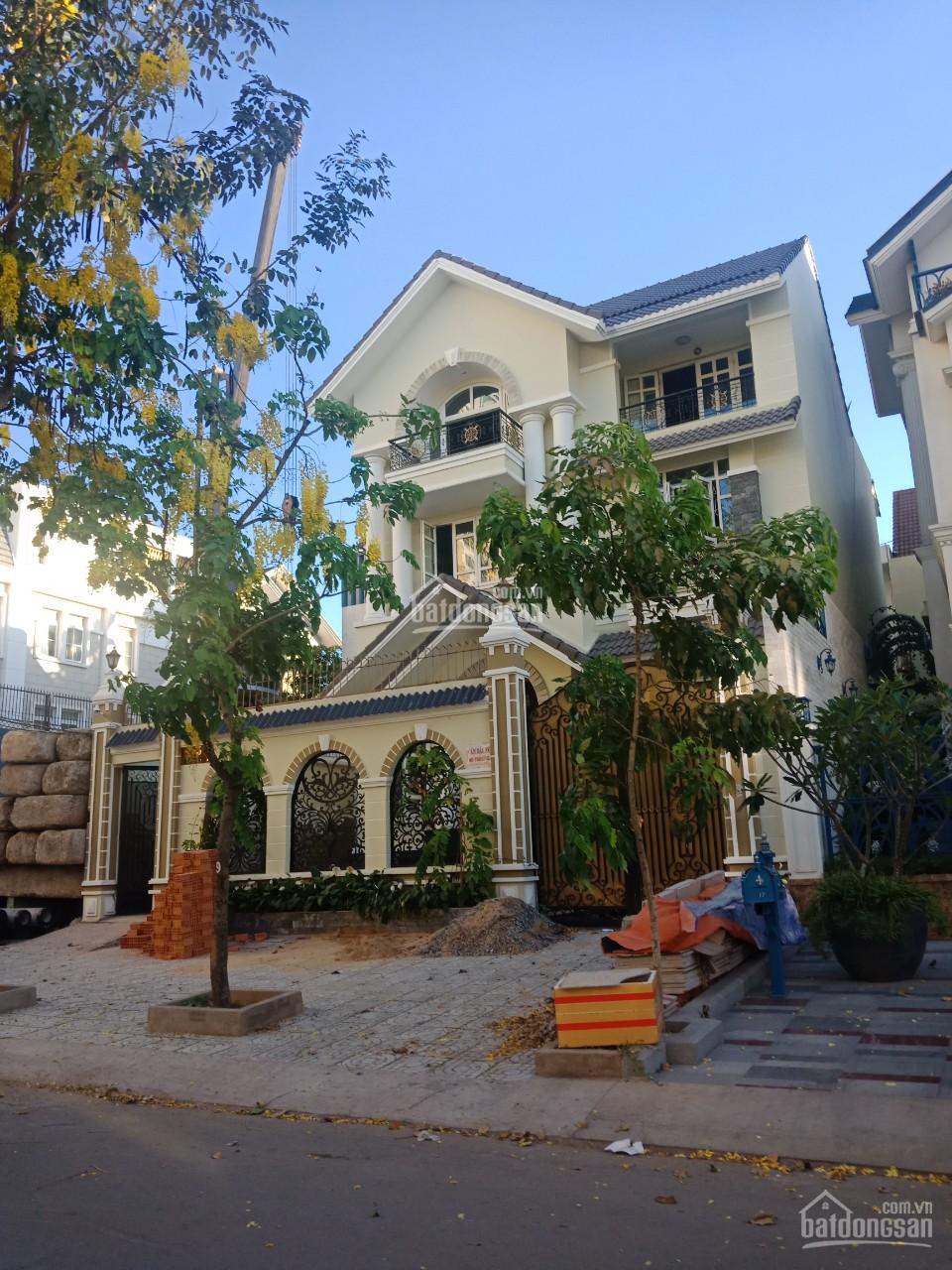 Bán nhà MT đường Nguyễn Duy Hiệu, DT 8x18m, nhà 3 lầu tặng nội thất, 20 tỷ, Thảo Điền, Q. 2