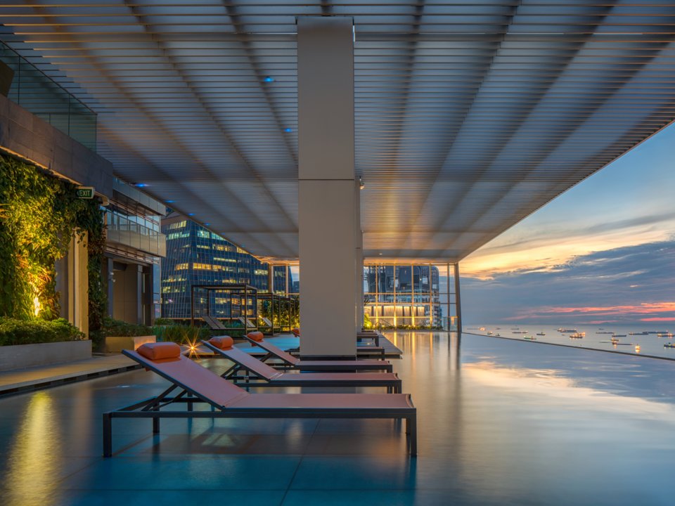 Bên trong tòa nhà cao nhất Singapore có bể bơi vô cực nhìn toàn cảnh thành phố
