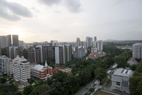 Các tòa chung cư nằm dọc con đường Bukit Timah. Ảnh: Bloomberg bất động sản Singapore