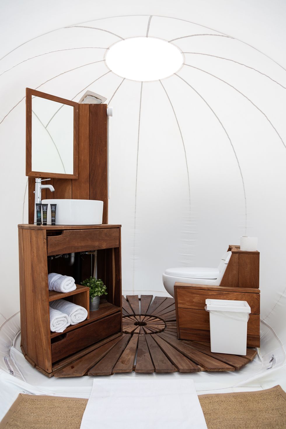 Mỗi phòng khách sạn đều có phòng tắm đầy đủ tiện nghi bên trong. phòng tắm