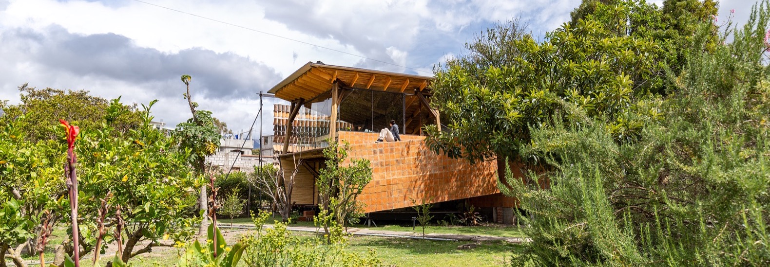 Ngôi nhà độc đáo làm từ vật liệu tái chế ở Ecuador Ngôi nhà độc đáo làm từ vật liệu tái chế