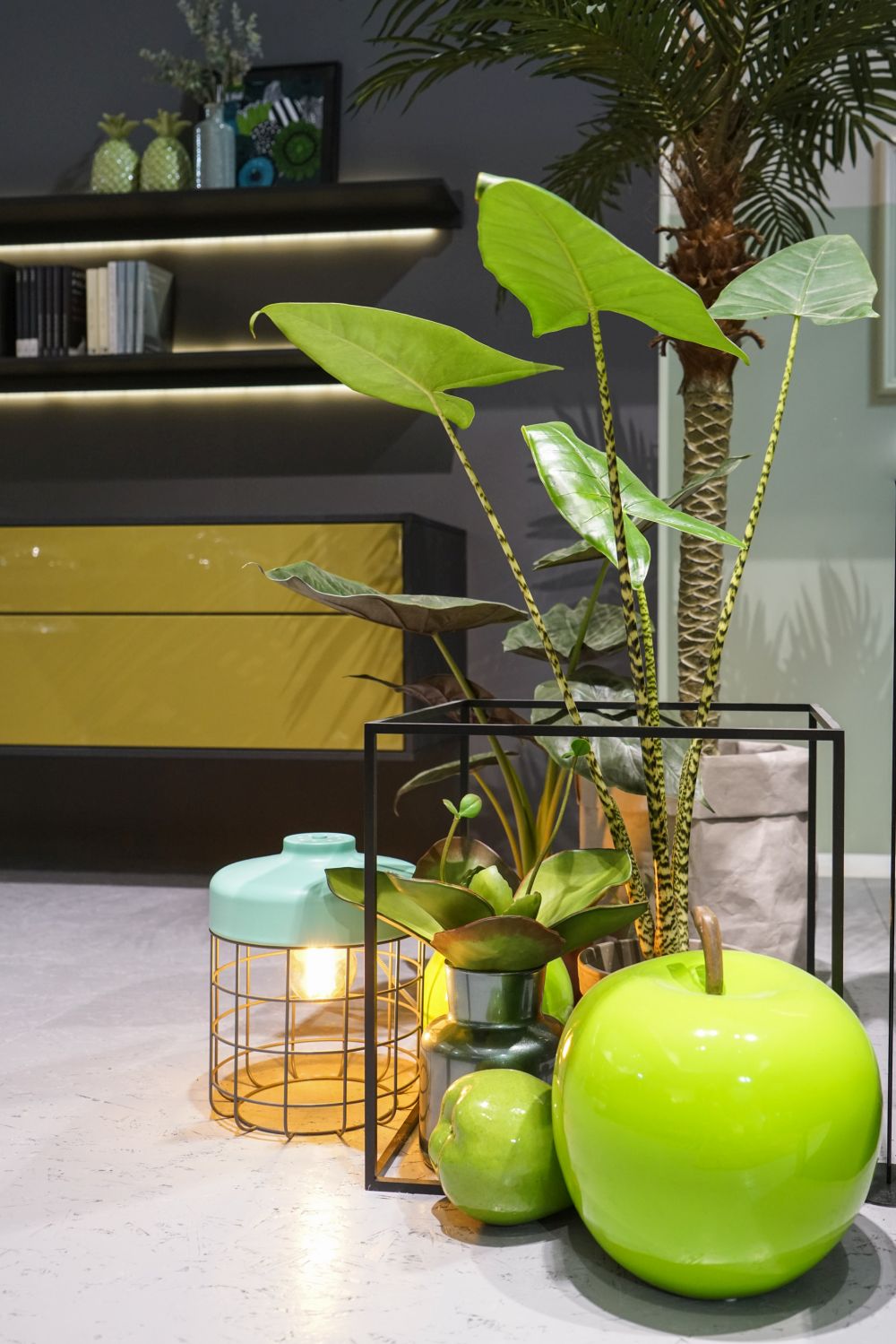 Cây xanh và các chi tiết lấy cảm hứng từ thiên nhiên khiến ngôi nhà ngập tràn sức sống. cây xanh