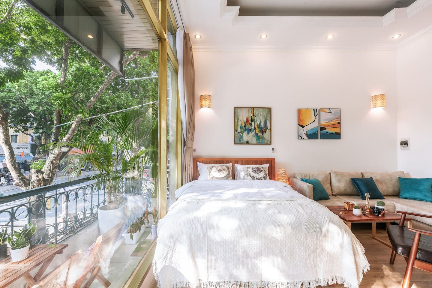 Căn hộ phong cách Rustic mộc mạc giữa trung tâm Hà Nội