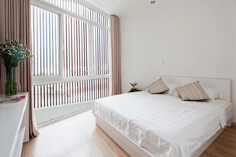 Gam màu trắng mang lại cảm giác nhẹ nhàng, thư giãn cho phòng ngủ master. phòng ngủ master