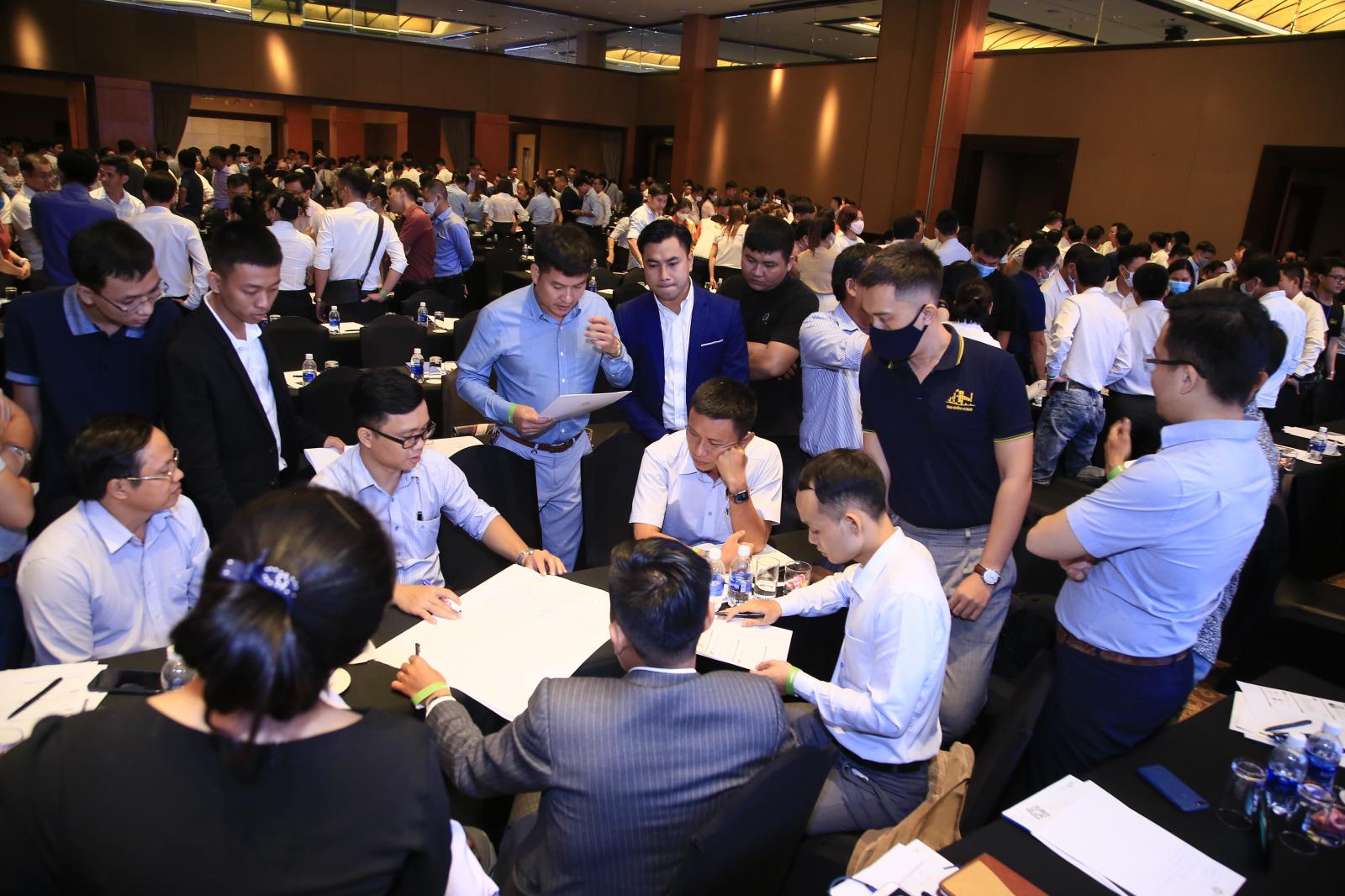 Học viên tham gia thảo luận tại Expert talk 19