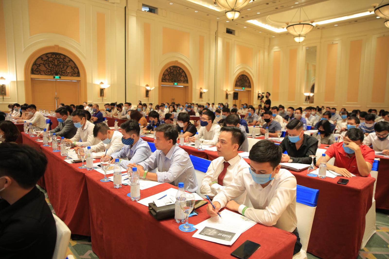 Hàng trăm học viên tại hội trường Expert Talk #20