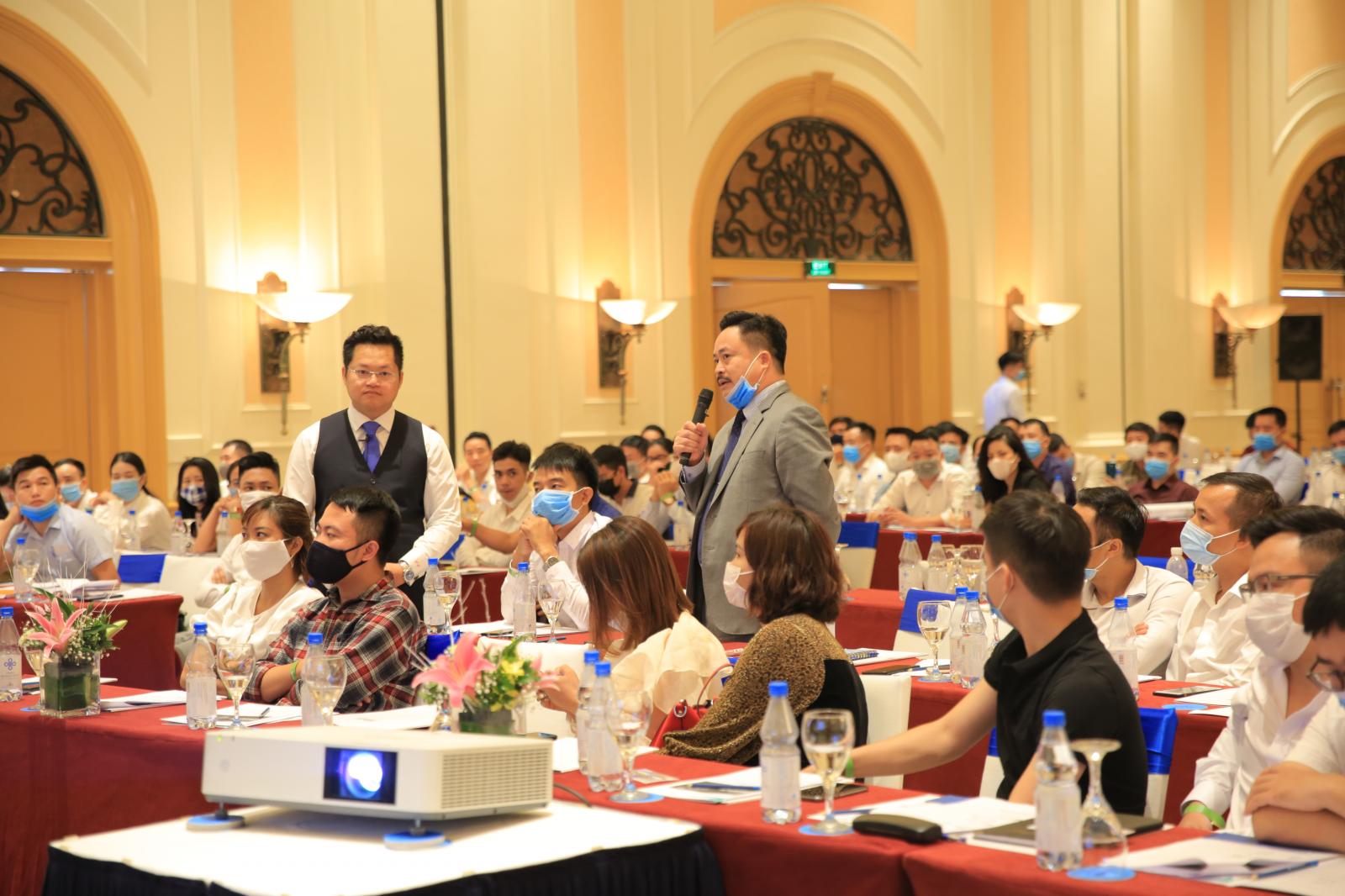 Luật sư Nguyễn Văn Lộc và học viên tại Expert Talk #20