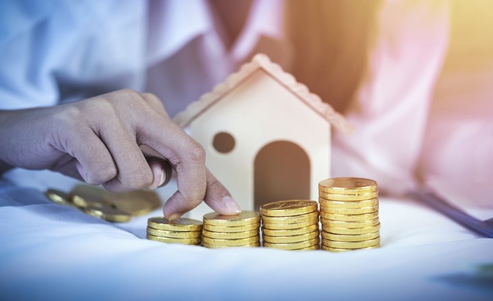 Có 2 tỷ nên mua vàng hay mua đất?