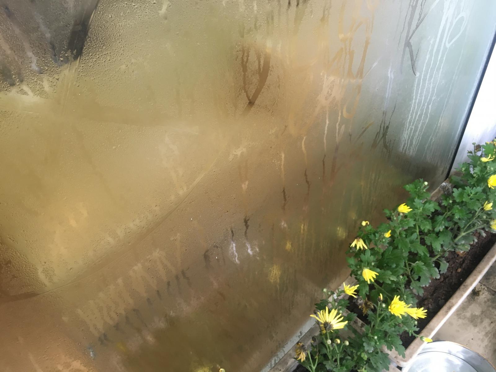 Trời nồm là hiện tượng nước ngưng đọng trên các bề mặt do không khí thay đổi đột ngột