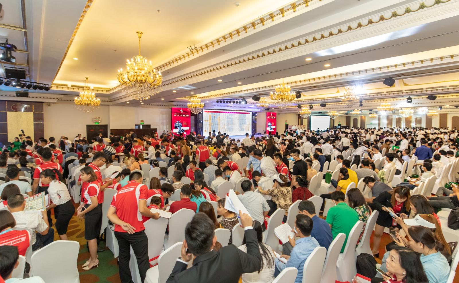 rất nhiều người tại hội trường