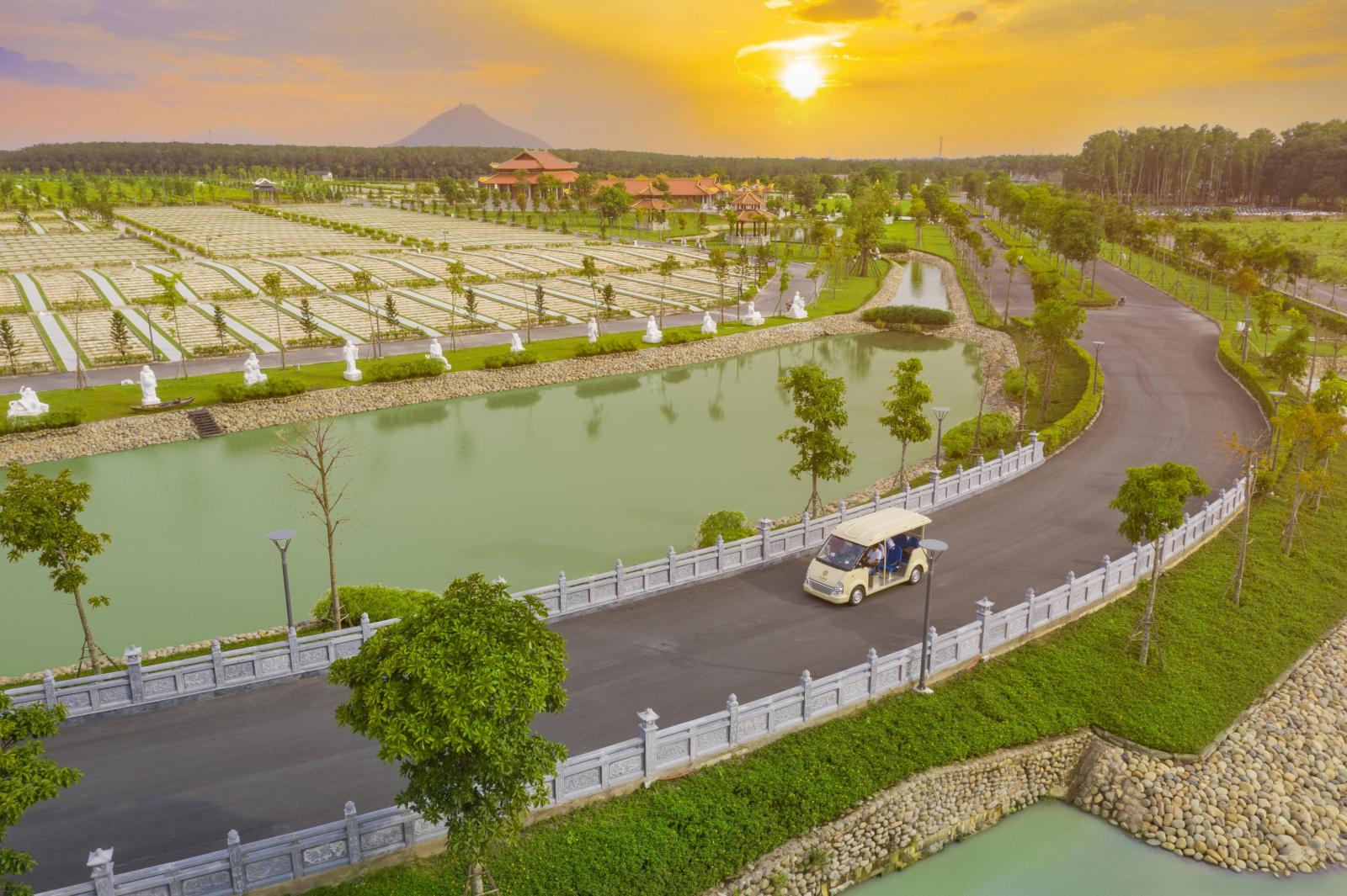 Hồ tịnh tâm tại Hoa viên nghĩa trang sinh thái Sala Garden