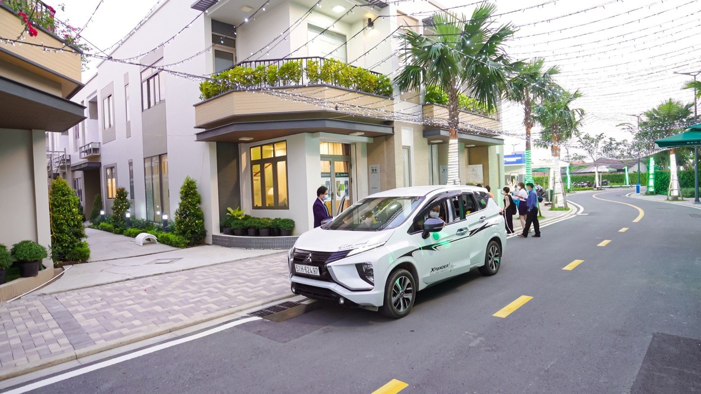 A car parked on the side of a roadDescription automatically generated with medium confidence