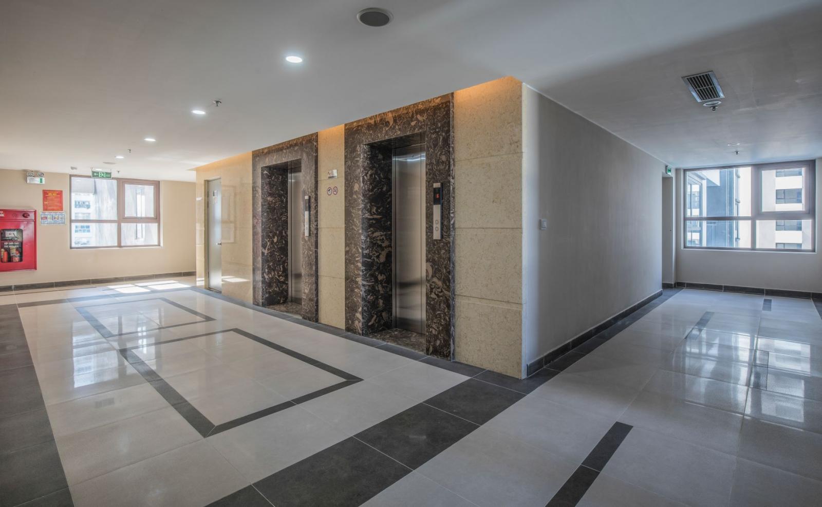Sảnh thang máy và sảnh căn hộ thoáng rộng của UDIC Westlake