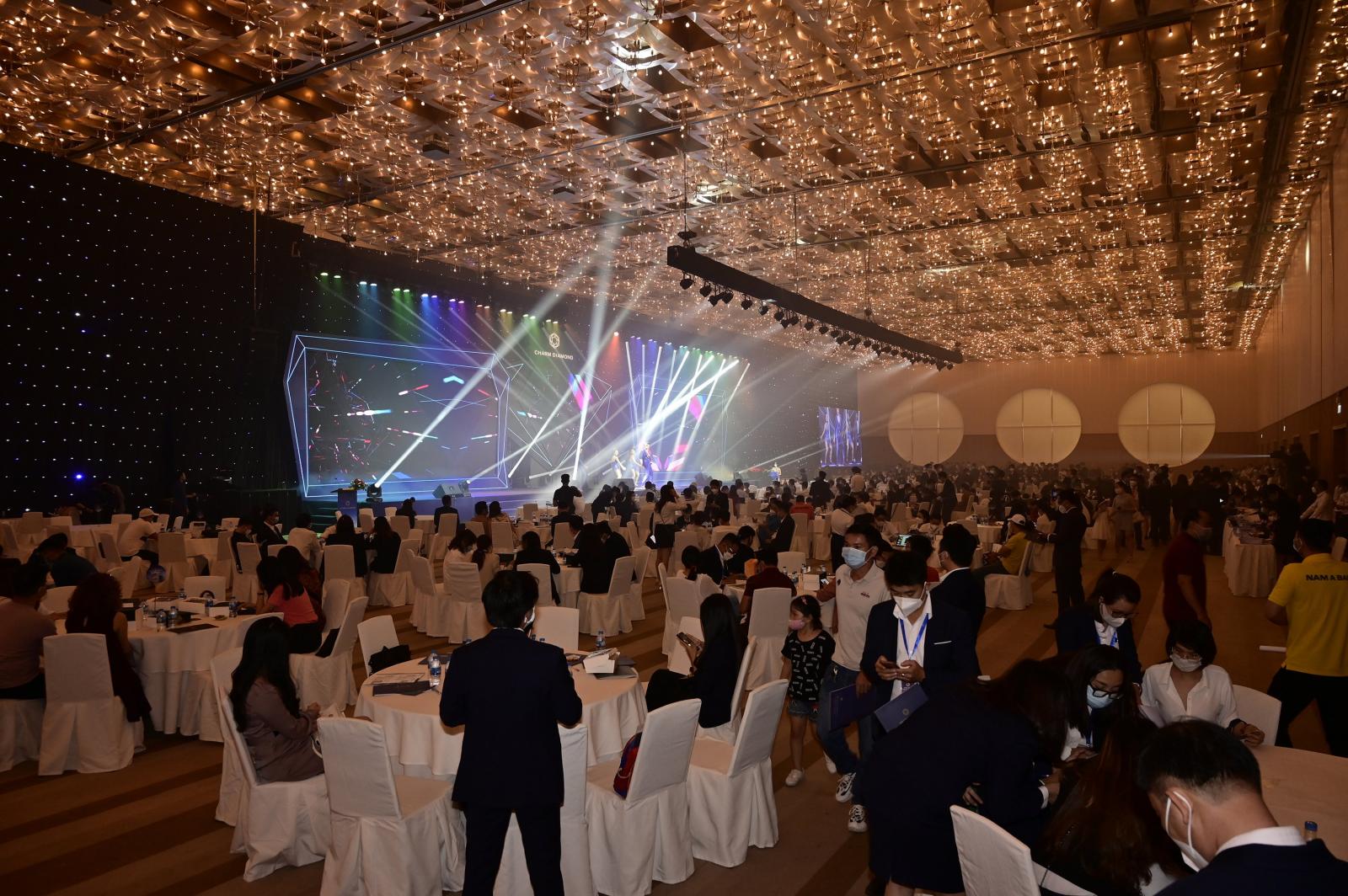 A picture containing person, indoor, people, crowdDescription automatically generated