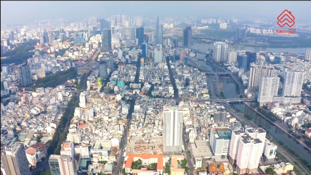 Tầm view toàn cảnh Quận 1 từ vị trí dự án The Grand Manhattan
