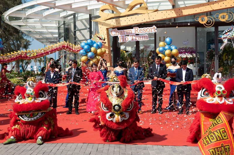 Nghi thức cắt băng khai trương Sale Gallery đặt nền tảng cho những trải nghiệm “Thân - Tâm - Trí” chân thực