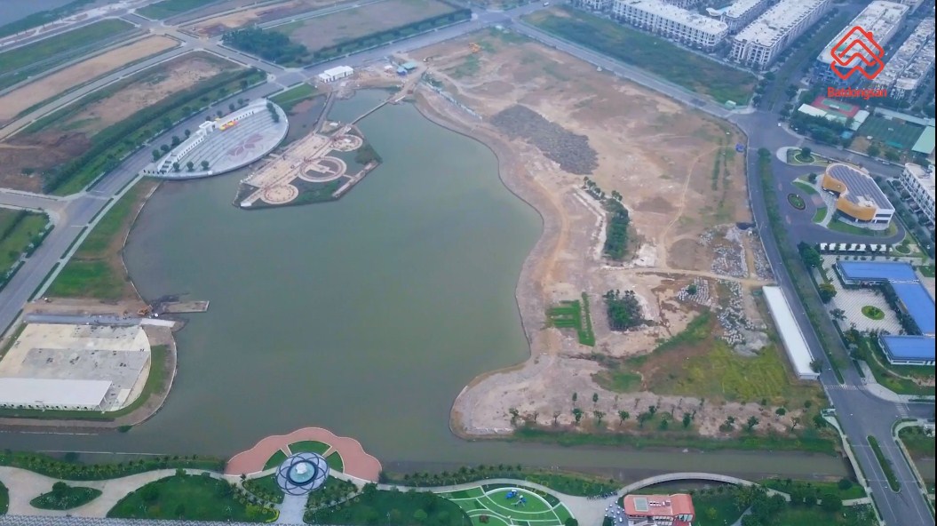 Quảng trường nhạc nước đang xây dựng trong khuôn viên Vạn Phúc City Quảng trường nhạc nước đang xây dựng trong khuôn viên Vạn Phúc City
